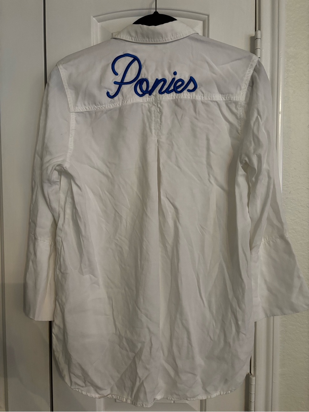 BELLA DAHL “Ponies” Shirt tail Button Down. Small.